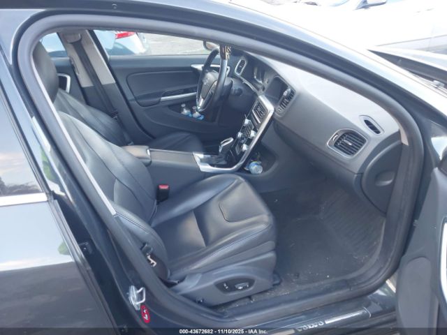 2016 VOLVO S60 YV126MFK2G2405194 Photo 4
