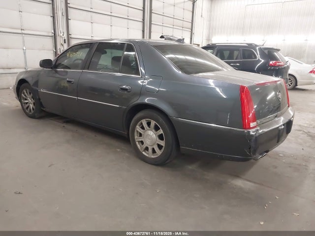 2010 CADILLAC DTS 1G6KA5EY2AU122437 Photo 2
