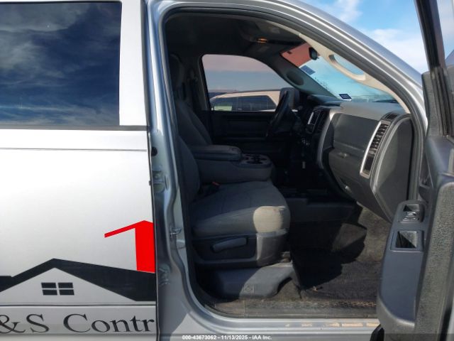 2017 RAM 2500 3C6UR5CJ4HG590551 Photo 4