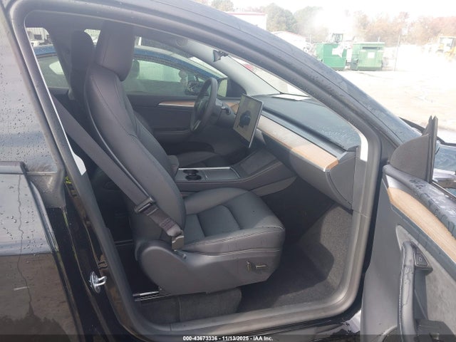 2025 TESLA MODEL Y 7SAYGDEE9SA355439 Photo 4