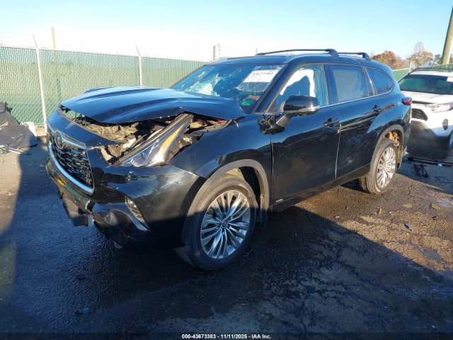2024 TOYOTA HIGHLANDER HYBRID 5TDEBRCH4RS637554 Photo 1