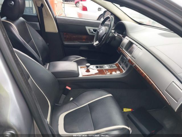 2012 JAGUAR XF SAJWA0HB6CLS23242 Photo 4
