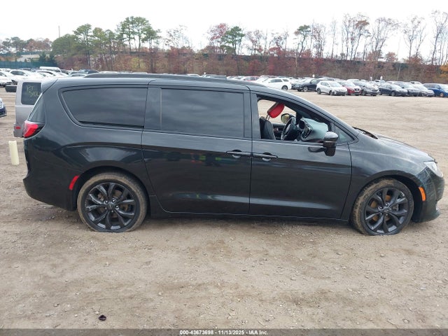 43673698 :رقم المزاد ، 2C4RC1GG2LR139502 vin ، 2020 Chrysler Pacifica Red S Edition مزاد بيع