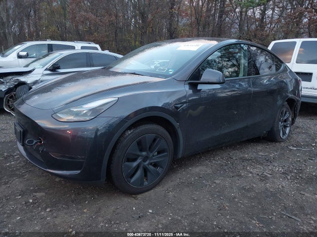 2025 TESLA MODEL Y 7SAYGDED1SF227013 Photo 1