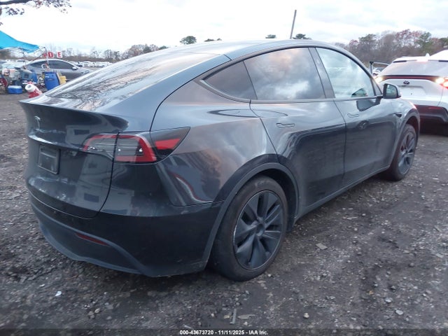 2025 TESLA MODEL Y 7SAYGDED1SF227013 Photo 3
