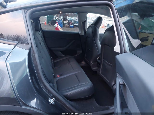 2025 TESLA MODEL Y 7SAYGDED1SF227013 Photo 7
