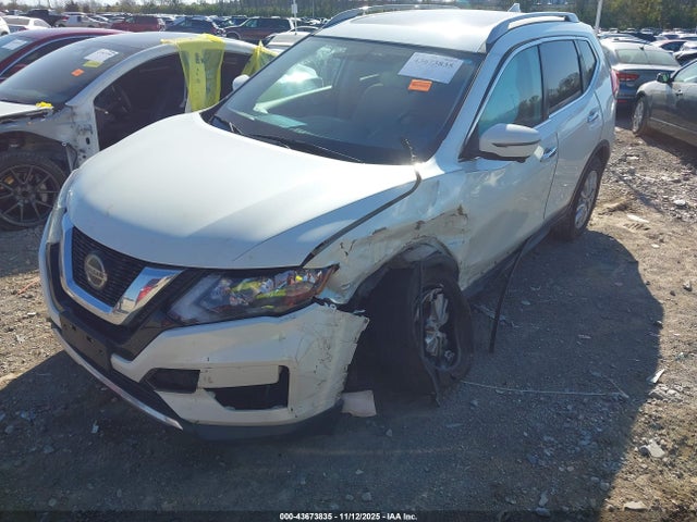 Продаж на аукціоні авто 2018 Nissan Rogue Sv, vin: 5N1AT2MV0JC774242, номер лоту: 43673835