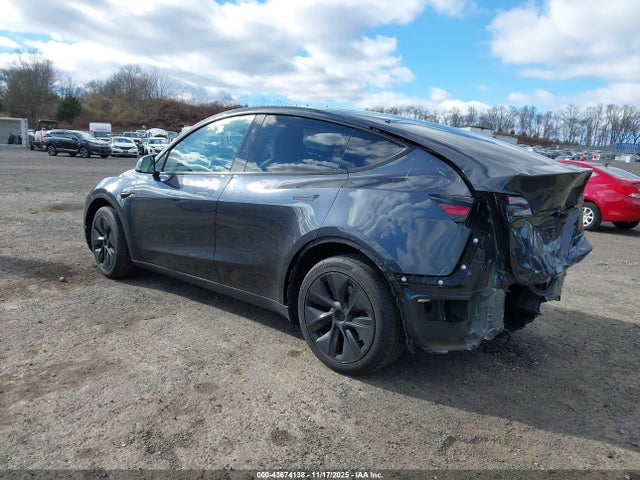 2024 TESLA MODEL Y 7SAYGDEE6RA321209 Photo 2