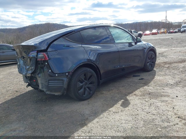 2024 TESLA MODEL Y 7SAYGDEE6RA321209 Photo 3
