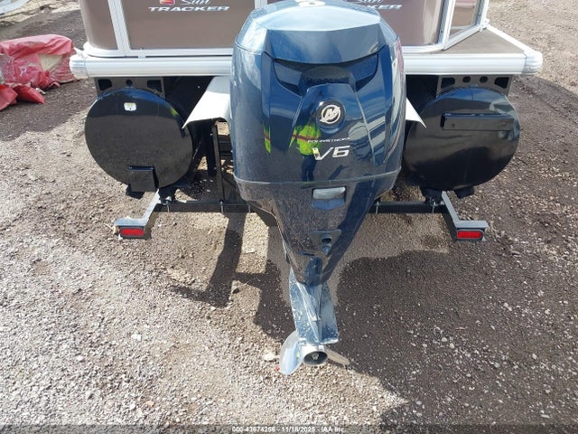 43674256 :رقم المزاد ، BUJ12907D121 vin ، 2021 Tracker Suntracker Sf22 Xp3 مزاد بيع