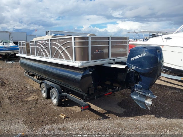 43674256 :رقم المزاد ، BUJ12907D121 vin ، 2021 Tracker Suntracker Sf22 Xp3 مزاد بيع