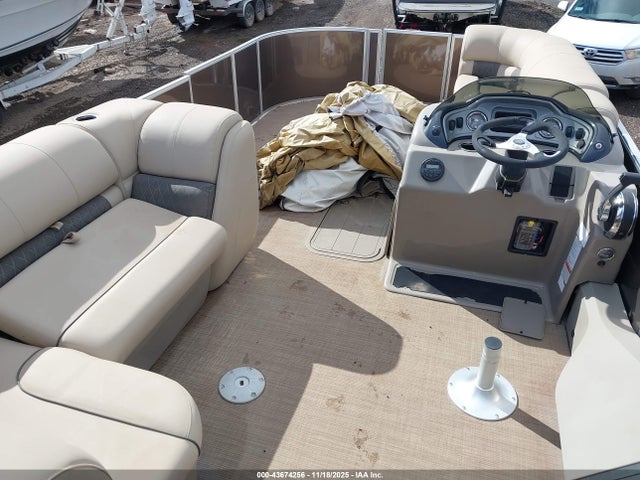 43674256 :رقم المزاد ، BUJ12907D121 vin ، 2021 Tracker Suntracker Sf22 Xp3 مزاد بيع