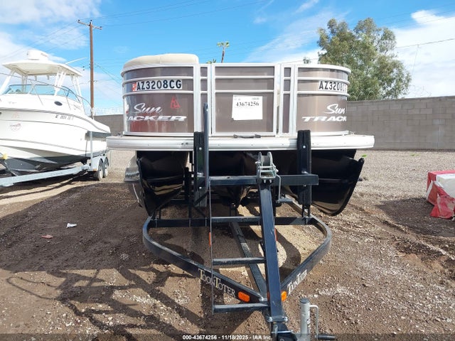 43674256 :رقم المزاد ، BUJ12907D121 vin ، 2021 Tracker Suntracker Sf22 Xp3 مزاد بيع