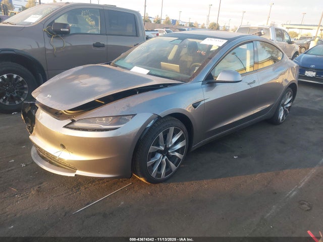 2025 TESLA MODEL 3 5YJ3E1EA6SF032672 Photo 1