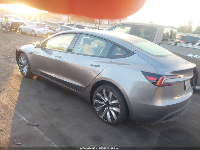 2025 TESLA MODEL 3 5YJ3E1EA6SF032672 Photo 2