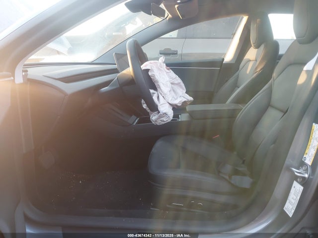 2025 TESLA MODEL 3 5YJ3E1EA6SF032672 Photo 4