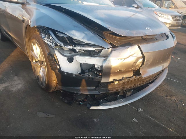 2025 TESLA MODEL 3 5YJ3E1EA6SF032672 Photo 5
