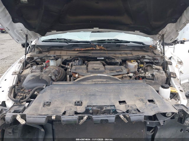 43674634 :رقم المزاد ، 3C6UR5HL2JG364508 vin ، 2018 Ram 2500 Tradesman  4x4 8' Box مزاد بيع