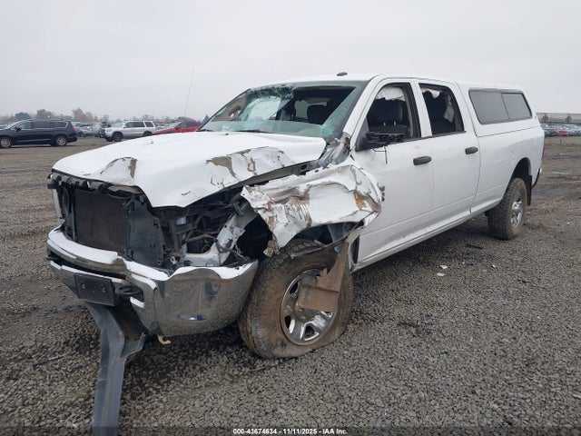 43674634 :رقم المزاد ، 3C6UR5HL2JG364508 vin ، 2018 Ram 2500 Tradesman  4x4 8' Box مزاد بيع