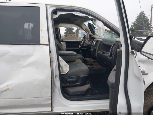 43674634 :رقم المزاد ، 3C6UR5HL2JG364508 vin ، 2018 Ram 2500 Tradesman  4x4 8' Box مزاد بيع