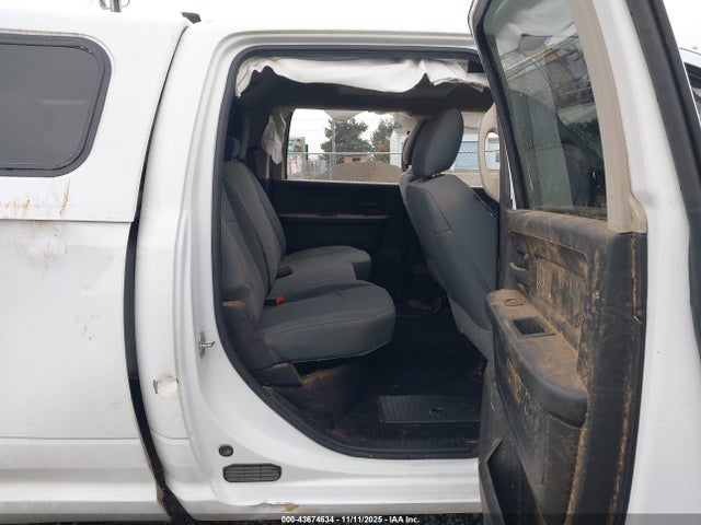 43674634 :رقم المزاد ، 3C6UR5HL2JG364508 vin ، 2018 Ram 2500 Tradesman  4x4 8' Box مزاد بيع