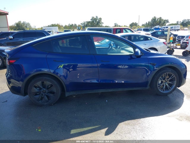 2024 Tesla Model Y Long Range Dual Motor All-wheel Drive მანქანა იყიდება აუქციონზე, vin: 7SAYGAEE6RF155047, აუქციონის ნომერი: 43674677