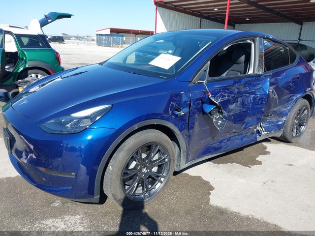 2024 Tesla Model Y Long Range Dual Motor All-wheel Drive მანქანა იყიდება აუქციონზე, vin: 7SAYGAEE6RF155047, აუქციონის ნომერი: 43674677
