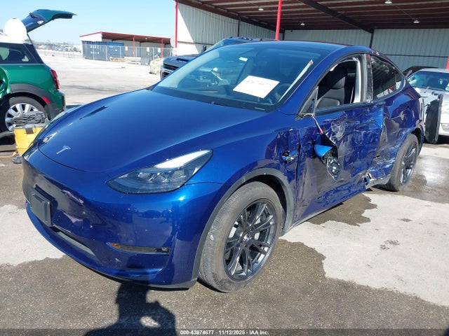 2024 Tesla Model Y Long Range Dual Motor All-wheel Drive მანქანა იყიდება აუქციონზე, vin: 7SAYGAEE6RF155047, აუქციონის ნომერი: 43674677