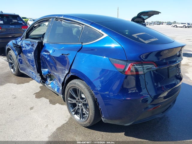 2024 Tesla Model Y Long Range Dual Motor All-wheel Drive მანქანა იყიდება აუქციონზე, vin: 7SAYGAEE6RF155047, აუქციონის ნომერი: 43674677