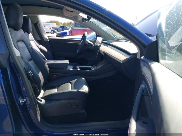 2024 Tesla Model Y Long Range Dual Motor All-wheel Drive მანქანა იყიდება აუქციონზე, vin: 7SAYGAEE6RF155047, აუქციონის ნომერი: 43674677