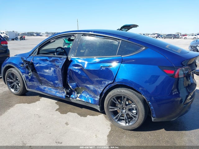2024 Tesla Model Y Long Range Dual Motor All-wheel Drive მანქანა იყიდება აუქციონზე, vin: 7SAYGAEE6RF155047, აუქციონის ნომერი: 43674677