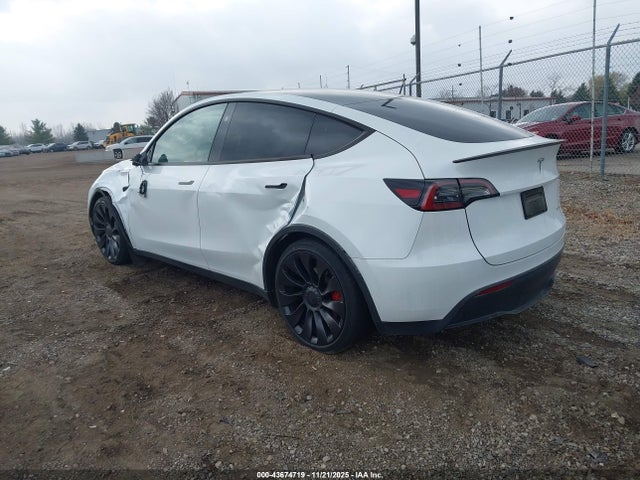 2024 TESLA MODEL Y 7SAYGDEF9RA281328 Photo 2