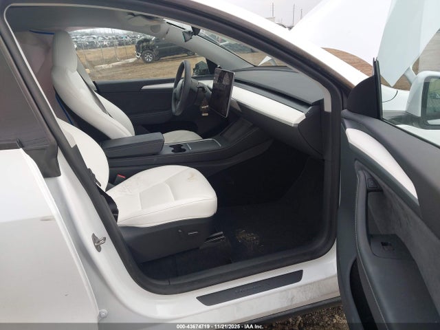 2024 TESLA MODEL Y 7SAYGDEF9RA281328 Photo 4