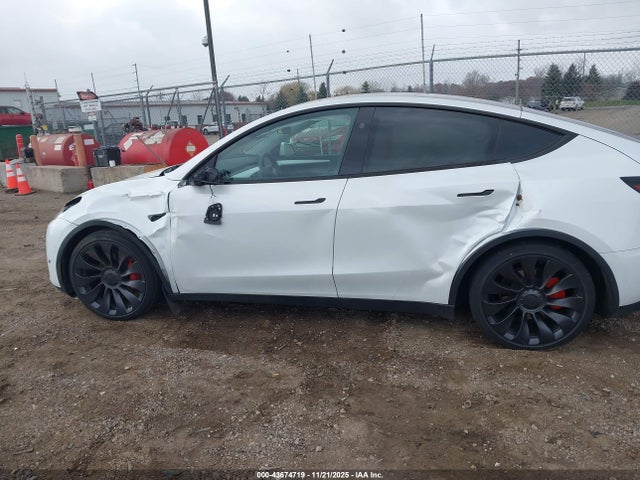 2024 TESLA MODEL Y 7SAYGDEF9RA281328 Photo 5