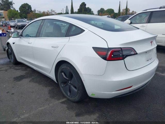 2018 TESLA MODEL 3 5YJ3E1EB1JF181496 Photo 2
