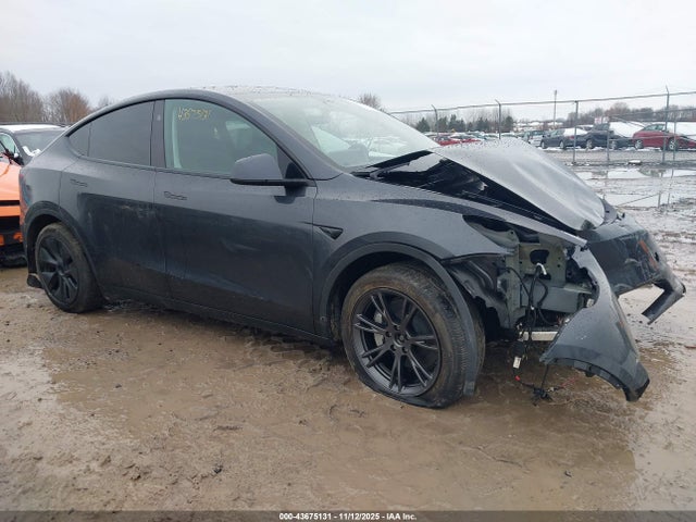 2025 TESLA MODEL Y 7SAYGDEE0SF292590 Photo 0