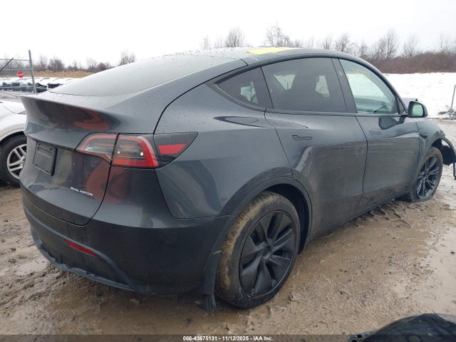 2025 TESLA MODEL Y 7SAYGDEE0SF292590 Photo 3