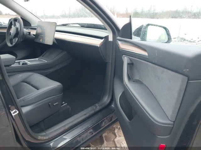 2025 TESLA MODEL Y 7SAYGDEE0SF292590 Photo 4