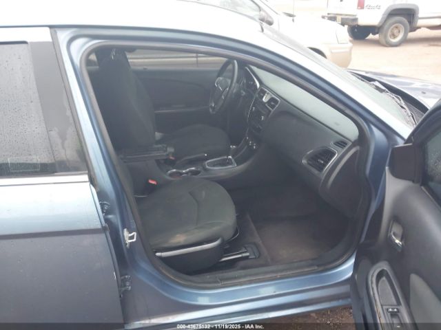 2011 CHRYSLER 200 1C3BC1FB2BN585673 Photo 4