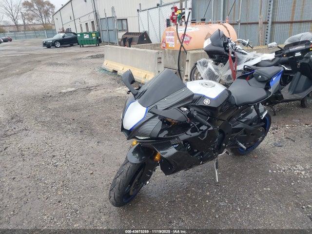 Yamaha Yzf-r1 2023 JYARN66E4PA002705 Image 2