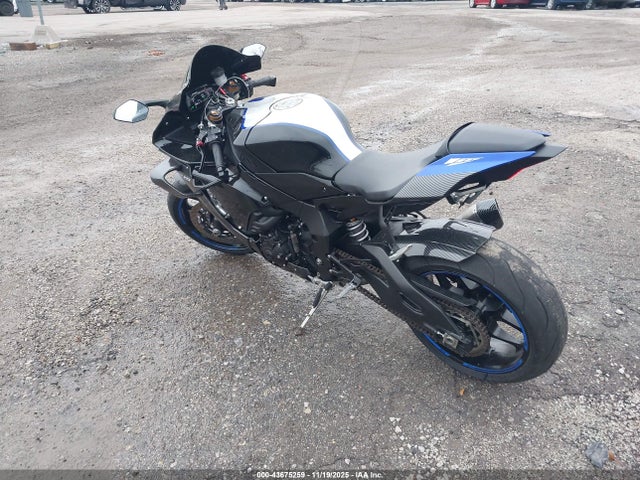 Yamaha Yzf-r1 2023 JYARN66E4PA002705 Image 3