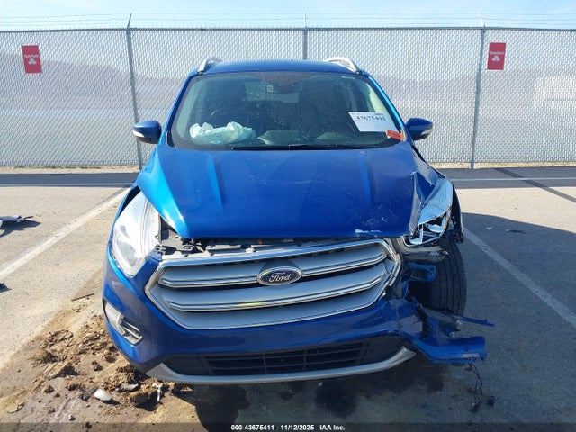 2018 Ford Escape Titanium მანქანა იყიდება აუქციონზე, vin: 1FMCU0J99JUC68422, აუქციონის ნომერი: 43675411