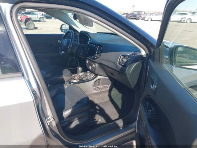 2019 JEEP COMPASS 3C4NJDCB9KT666612 Photo 4