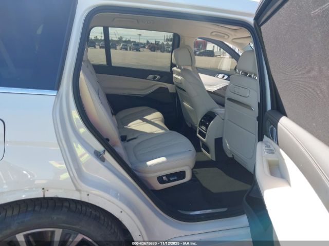 2024 BMW X7 5UX23EM05R9U17855 Photo 7