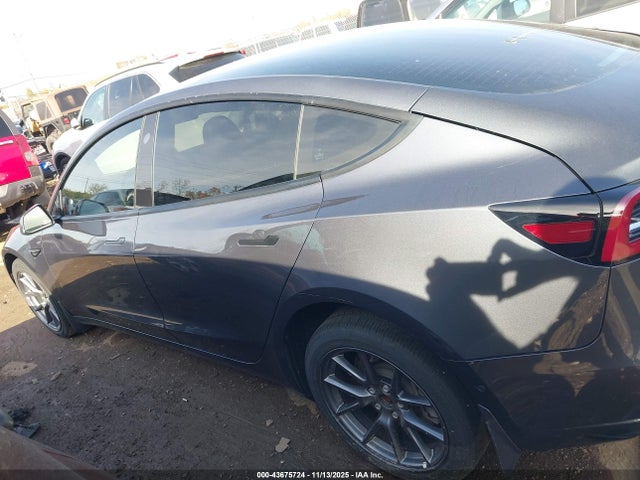 Продаж на аукціоні авто 2022 Tesla Model 3 Rear-wheel Drive, vin: 5YJ3E1EA8NF320665, номер лоту: 43675724