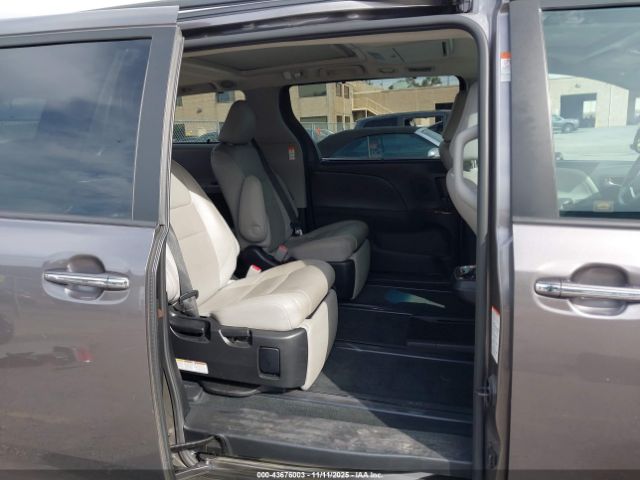 2017 TOYOTA SIENNA 5TDYZ3DC9HS880462 Photo 7