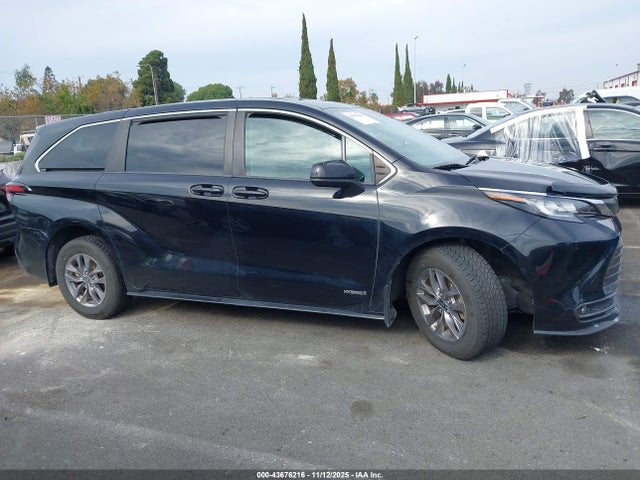 Toyota SIENNA LE 2021 5TDKRKEC3MS047135 Image 13