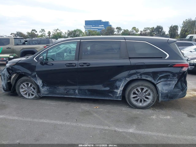 Toyota SIENNA LE 2021 5TDKRKEC3MS047135 Image 14