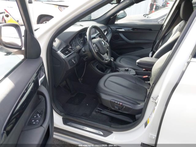 2017 BMW X1 WBXHT3C36H5F83048 Photo 4