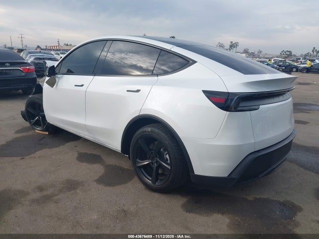 2026 TESLA MODEL Y 7SAYGDEE8TF409950 Photo 2